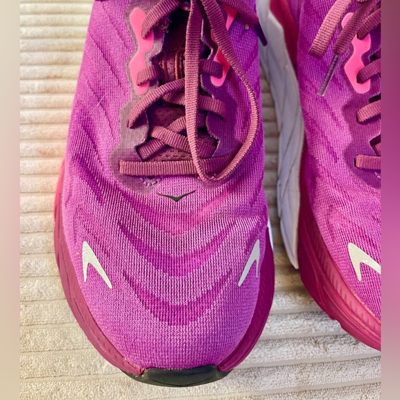 Hoka Arahi 6 Grape Wine / Beautyberry - Picture 5 of 10